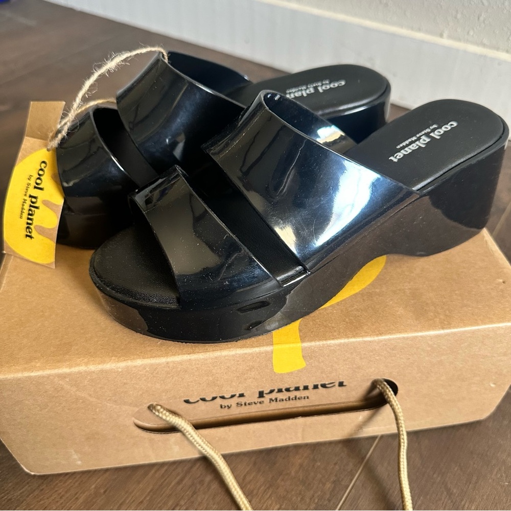 Steve Madden Black Patent Platform Mules